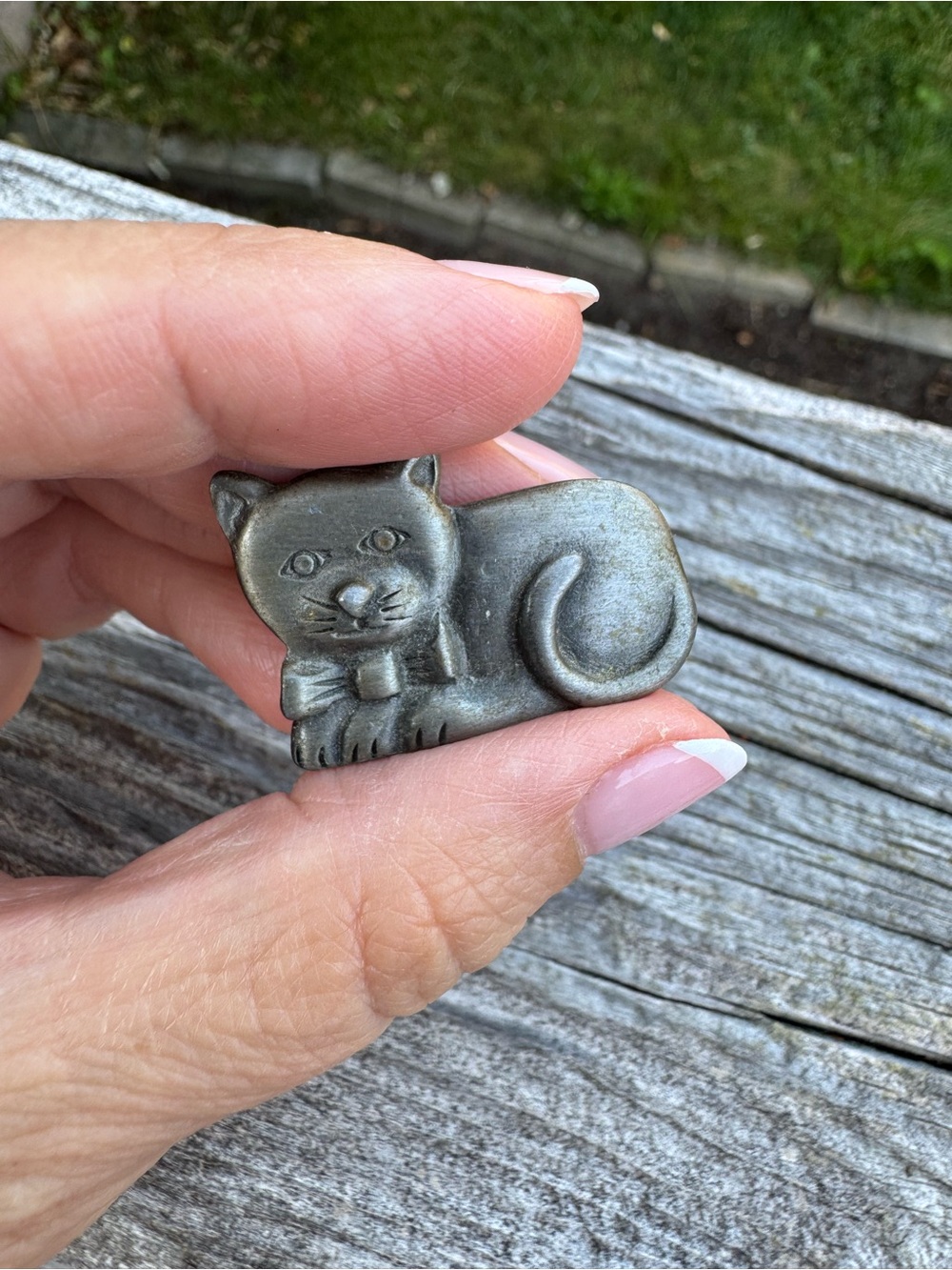 Vintage Handsome Cat Pin Brooch in Aged Pewter Tone